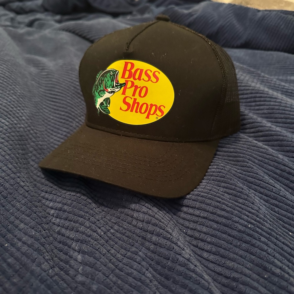 Bass Pro trucker hat 🖤